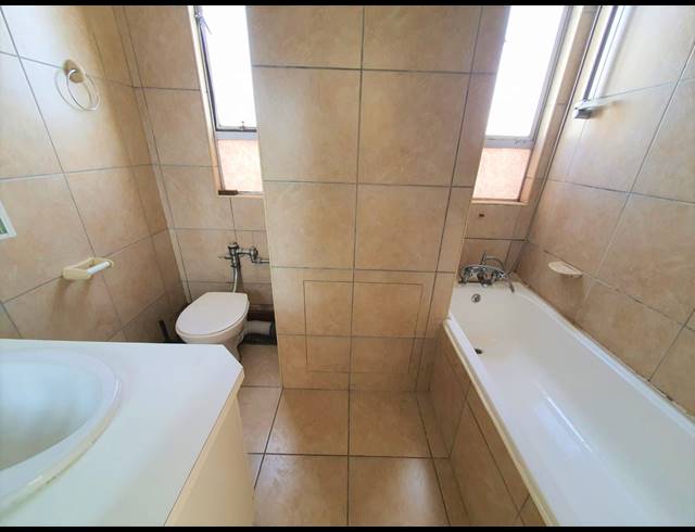 2 BEDROOM APARTMENT TO LET IN TOWNSEND ESTATE